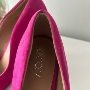 Fuchsia pink suede pumps
